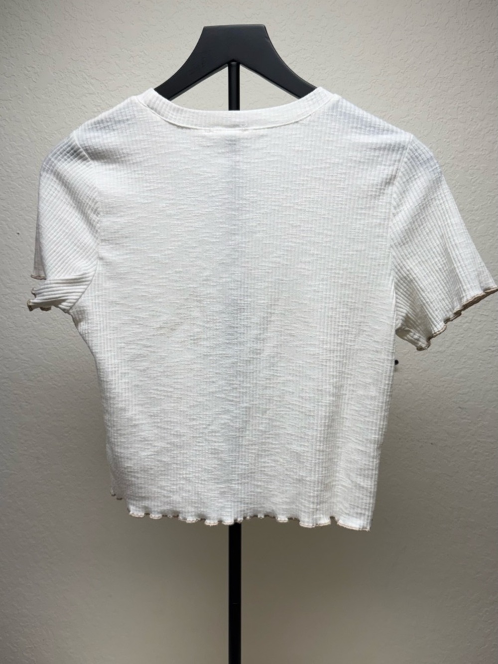 White Lettuce-Edge Ribbed Crop Top with Diagonal Ruffles - Picture 2 of 5